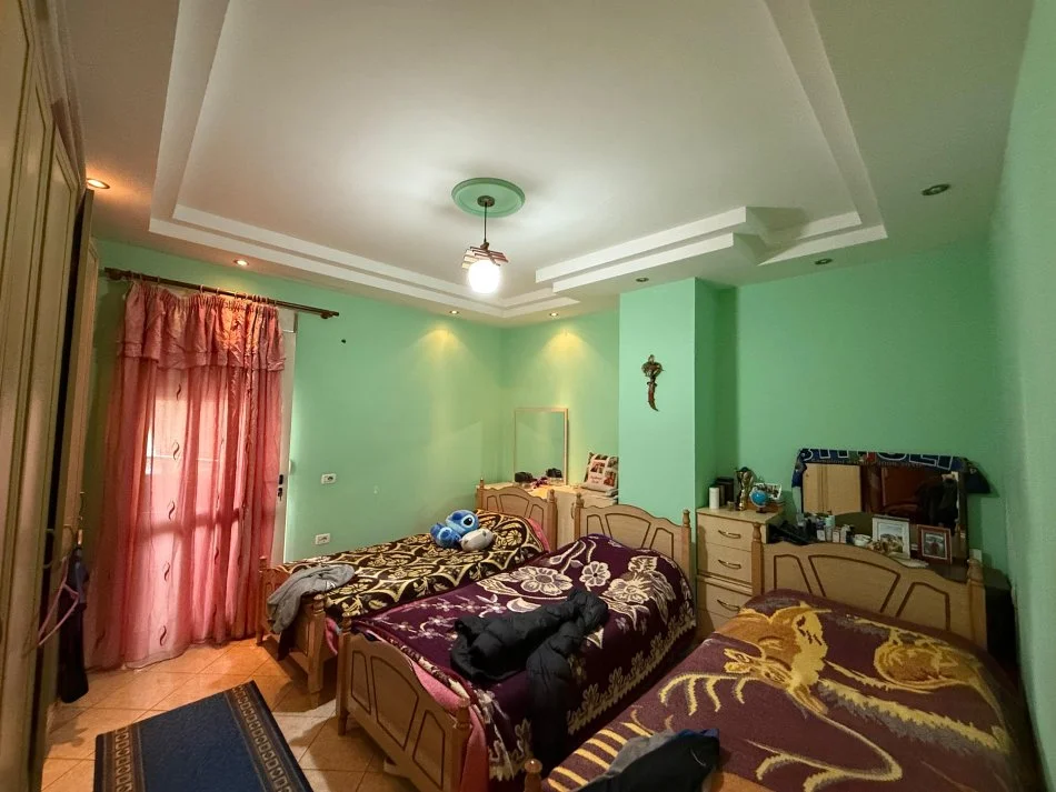 Tirane, shitet apartament 2+1+Ballkon Kati 4, 109 m² (ne rrugen 4 Deshmoret prane Gjimnazit Partizan)