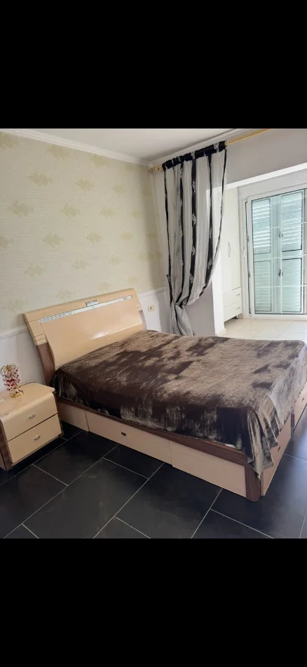 Tirane, jepet me qera apartament 2+1 Kati 5, 100 m² 600 € (Bar Oslo Rruga Bardhyl)