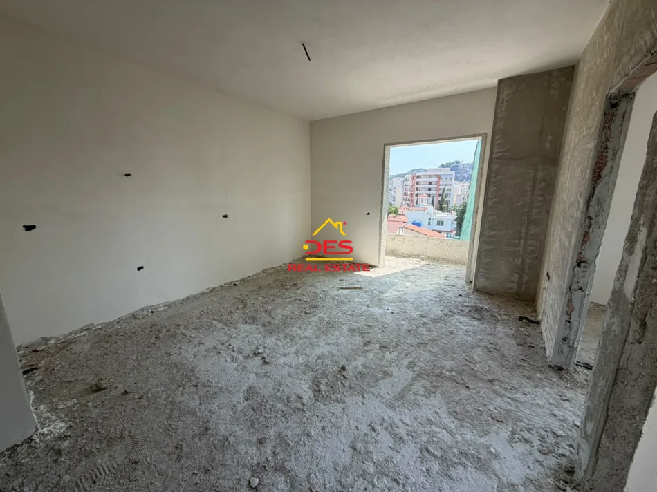 Vlore, shitet apartament 3+1+Ballkon Kati 5, 104 m² 125.000 € (Rruga Gjergj Kastrioti)