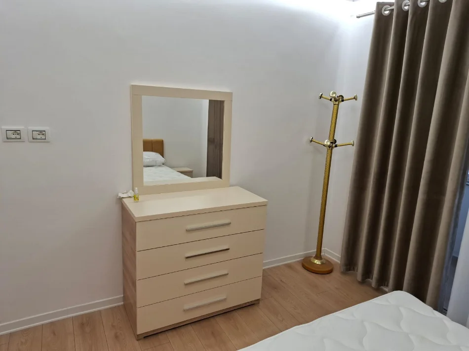Tirane, jepet me qera 1+1 , 