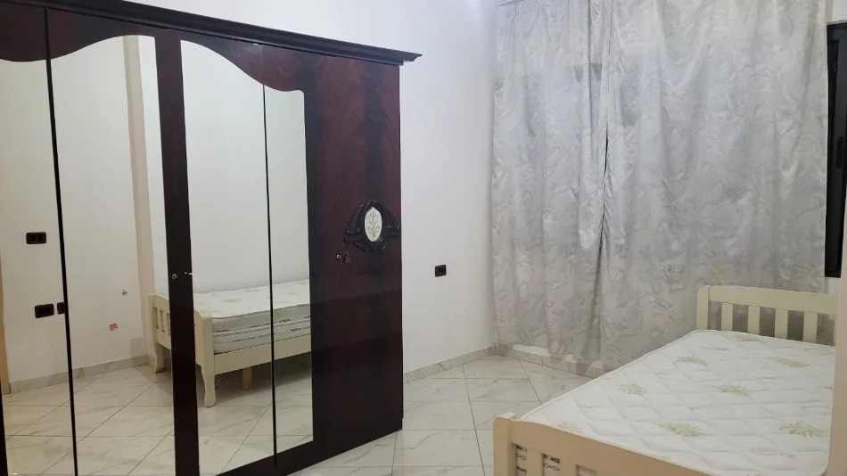 Tirane, jepet me qera 2+1 Kati 1, 75 m² 350 € 