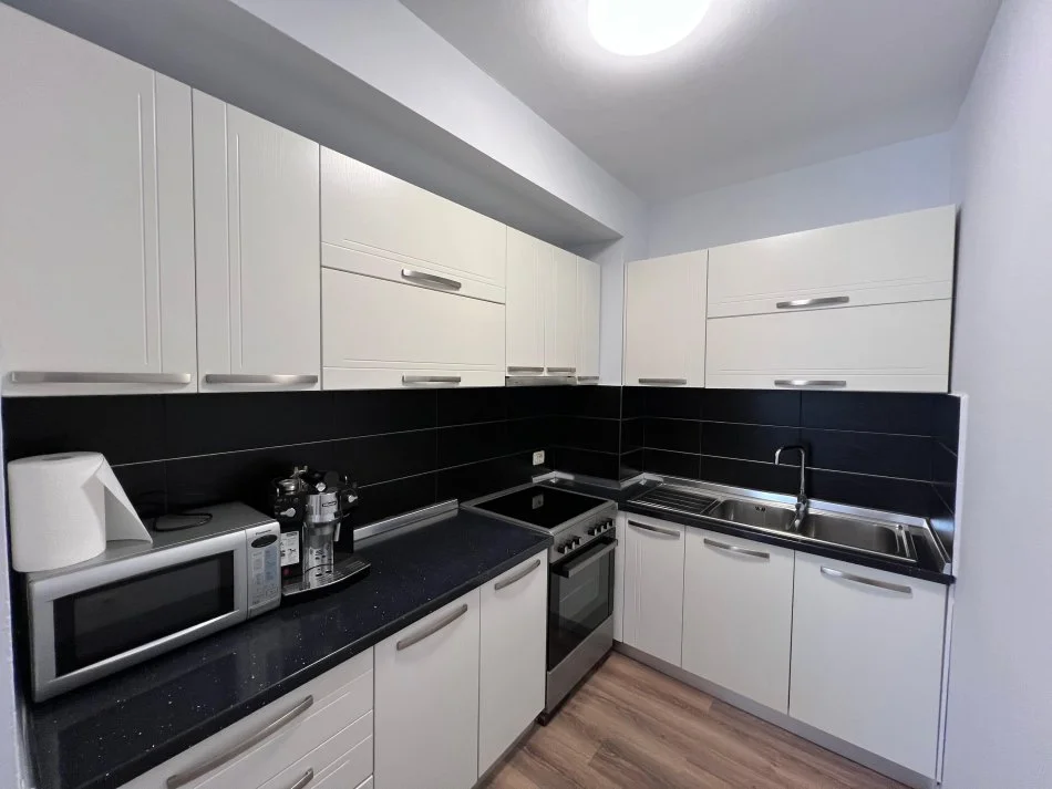 Tirane, jepet me qera apartament 2+1+Ballkon , 100 m² 850 €