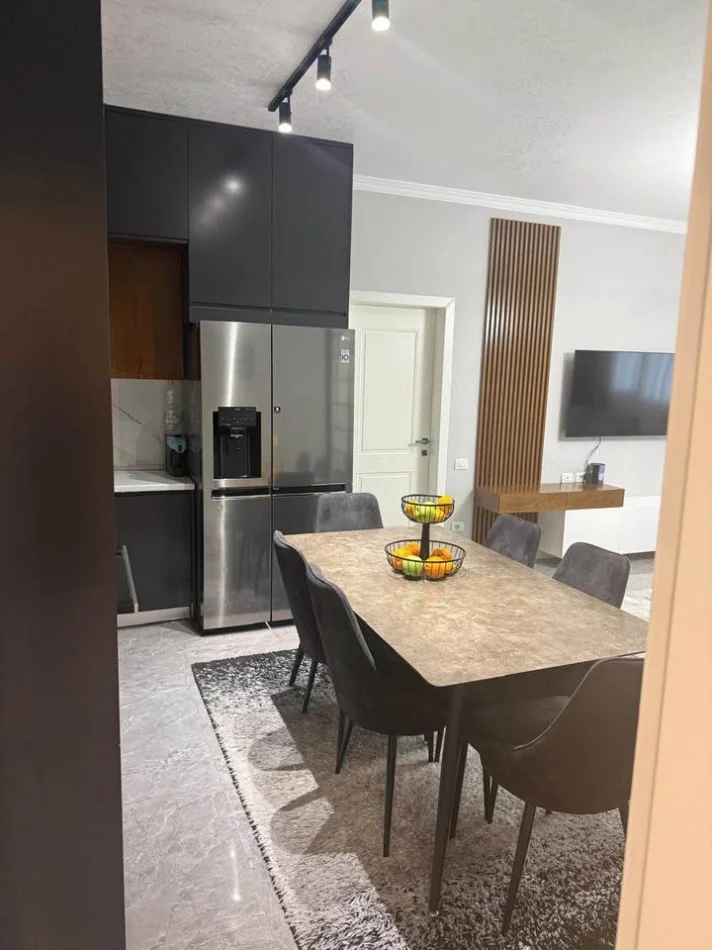 Tirane, jepet me qera apartament 2+1 Kati 3, 120 m² 700 € (Tegu)