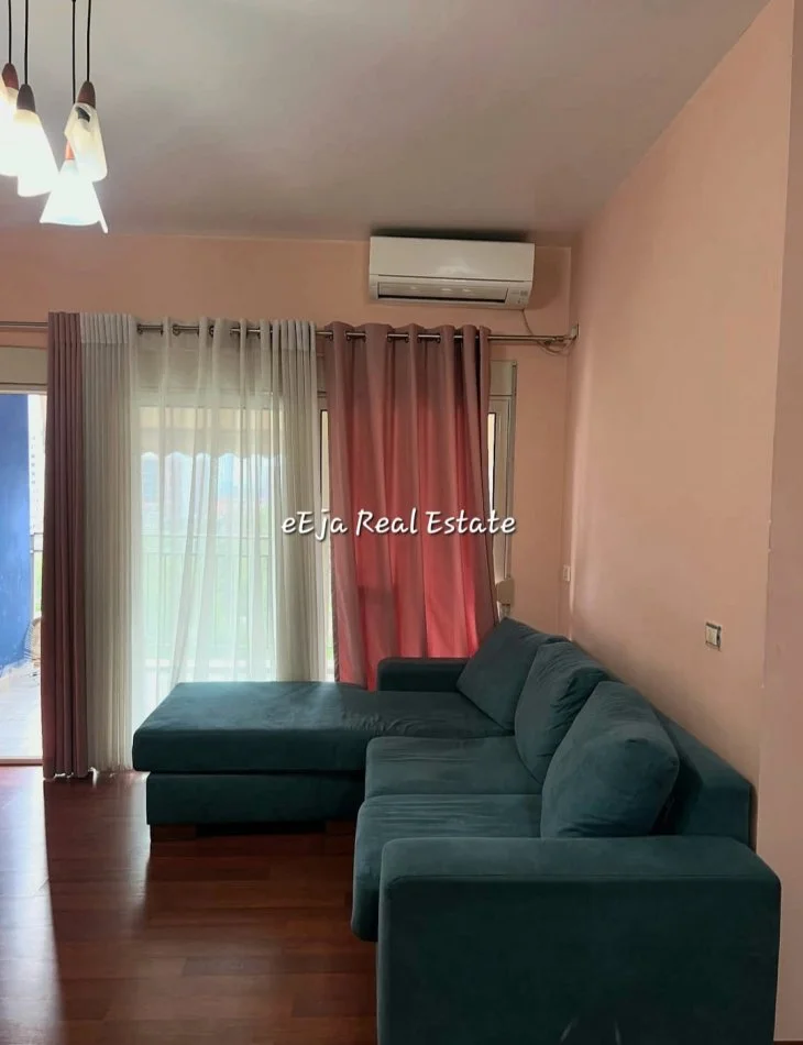 Tirane, jepet me qera apartament 2+1+Ballkon Kati 5, 100 m² 500 € (Ish Fusha E Aviacionit)