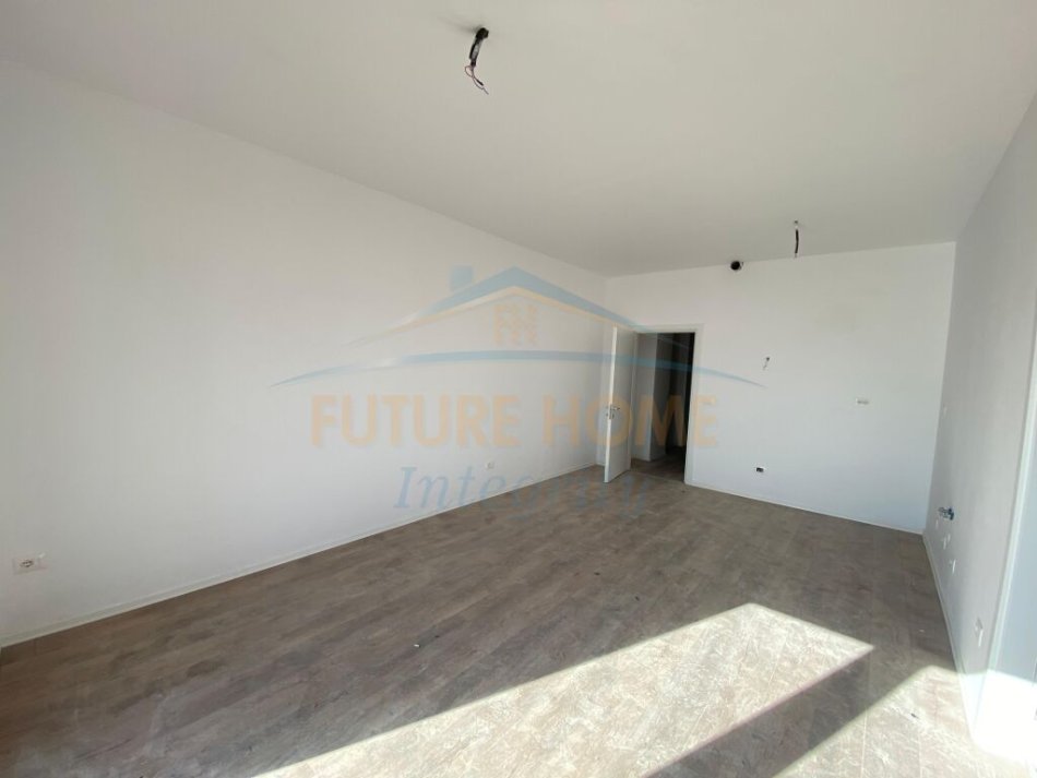 Tirane, jepet me qera apartament 1+1+2 Ballkon2 per Zyra Kati 6, 80 m² 1.000 € (Rruga e Kavajes)