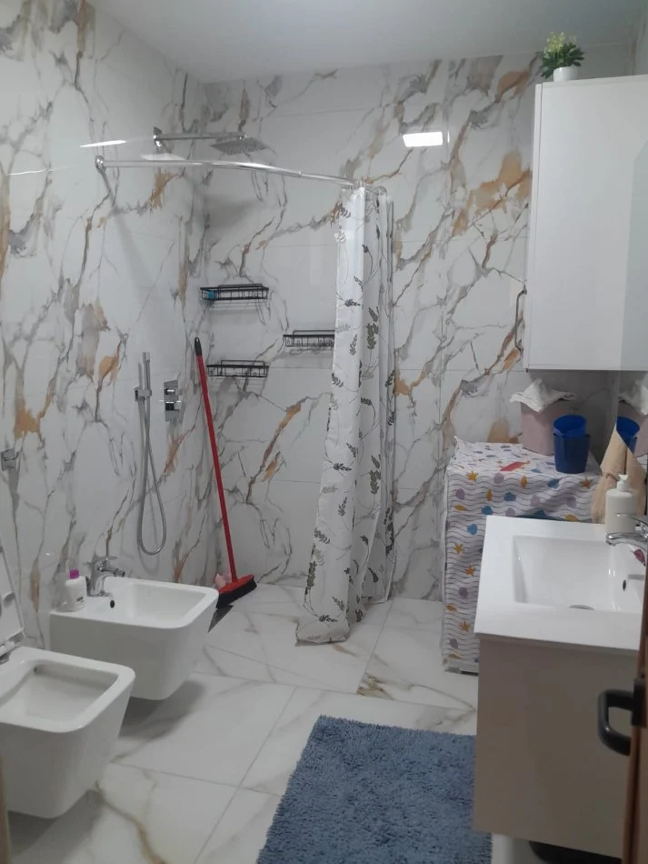 Tirane, jepet me qera apartament 1+1+Aneks Kati 1, 65 m² 300 € (Kongresi i Manastirit)