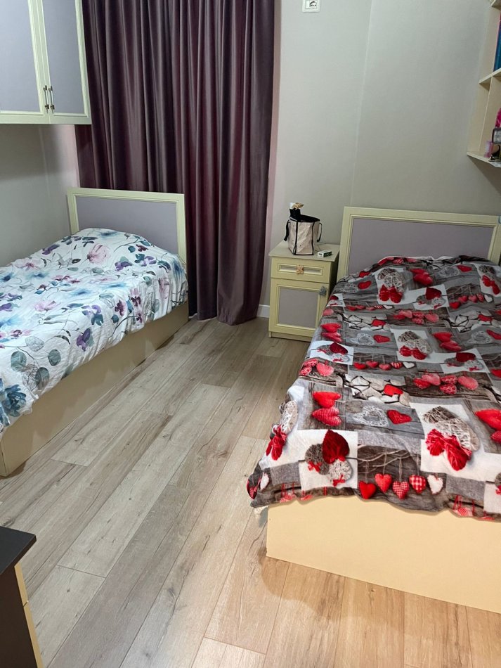 Tirane, jepet me qera apartament 3+1 Kati 2, 105 m² 800 € (rruga Shyqyri Brari)