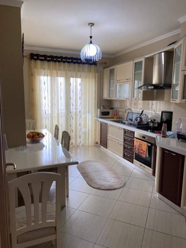 Tirane, shitet apartament 4+1+A+BLK Kati 3, 171 m² 290.000 Euro (Avni Rustemi)