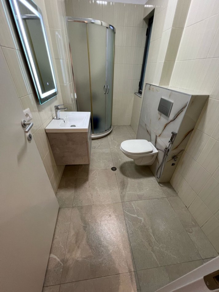Tirane, shitet apartament 1+1+Ballkon Kati 4, 61 m² 135.000 € (Naim Frasher)