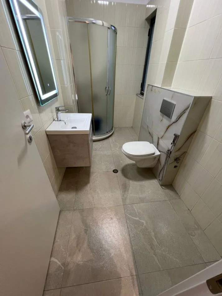 Tirane, shitet apartament 1+1+Ballkon Kati 4, 61 m² 135.000 € (Naim Frasher)