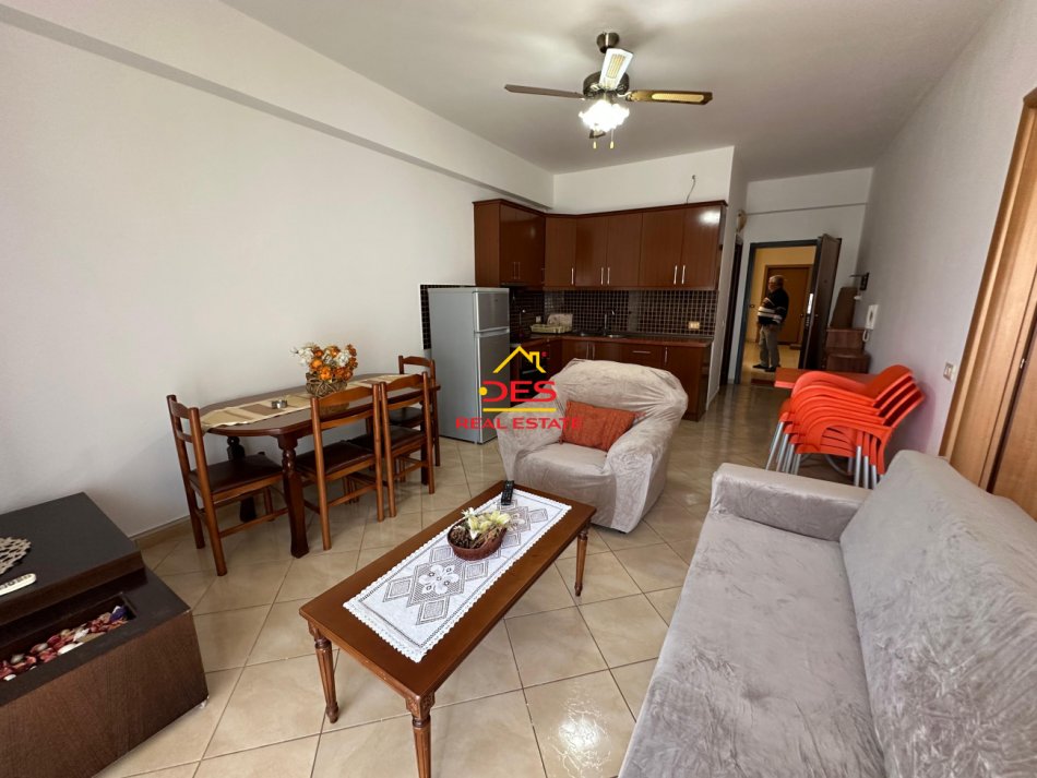 Vlore, jepet me qera apartament 1+1+Ballkon Kati 2, 70 m² 300 € (Rruga Dhimitër Konomi)