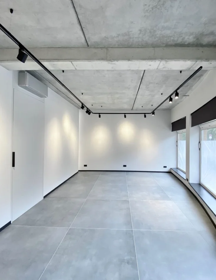 Tirane, shitet dyqan Kati 1, 100 m² 550.000 € 