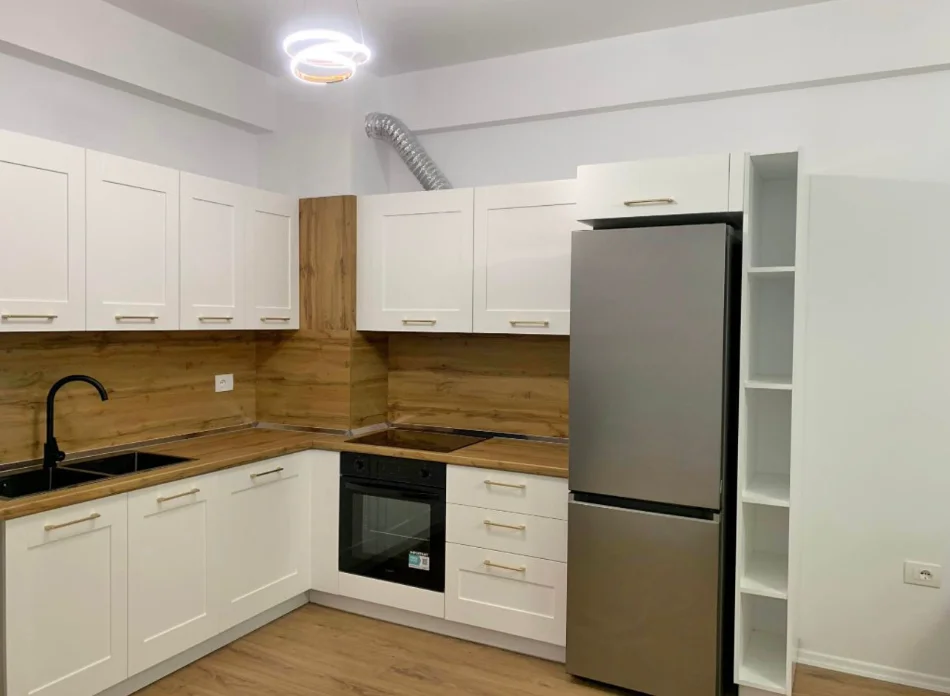 Tirane, jepet me qera apartament 1+1 Kati 3, 75 m² 450 € (URBAN GATE)