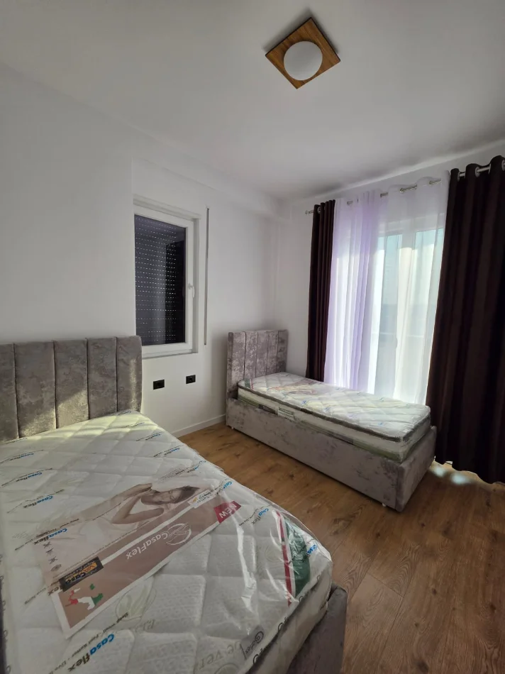 Tirane, jepet me qera apartament 2+1 , 109 m² 500 € (paskuqan)