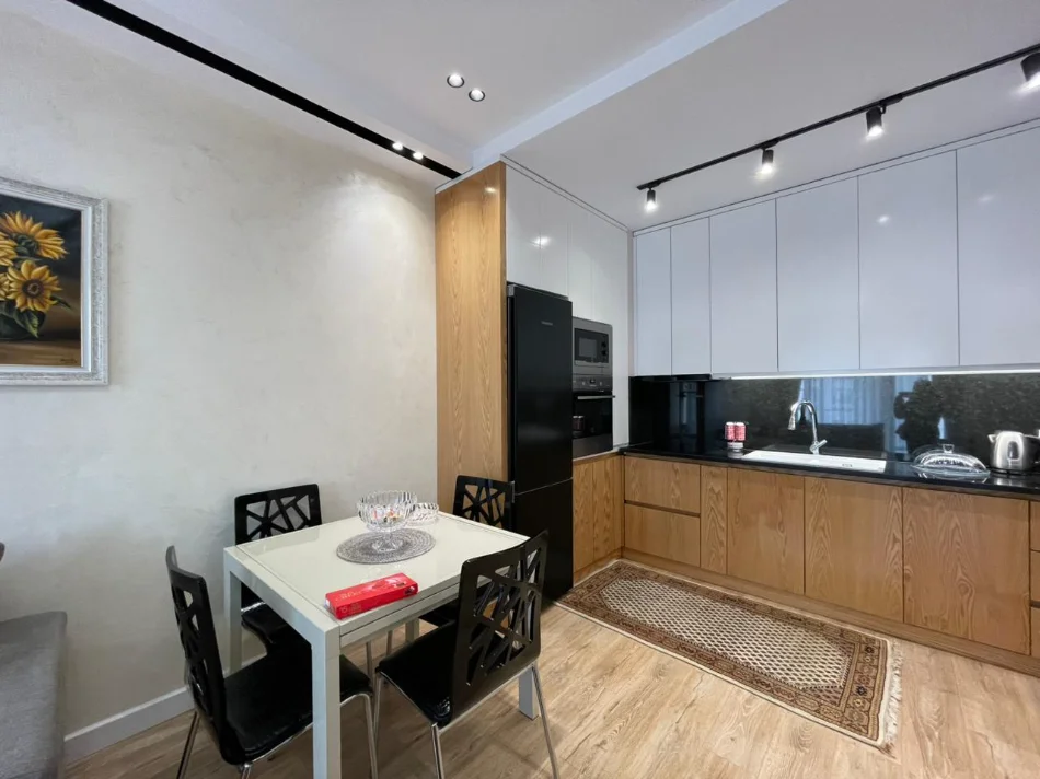 Tirane, jepet me qera apartament 1+1 Kati 9, 70 m² 650 € (Kompleksi Kontakt)