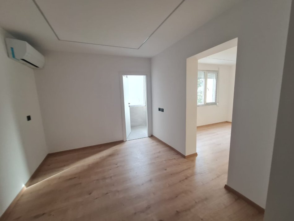 Tirane, jepet me qera zyre Kati 2, 107 m² 1.800 € (Blloku)