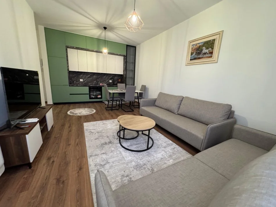 Tirane, jepet me qera apartament 2+1 Kati 5, 89 m² 650 € (Paskuqan)