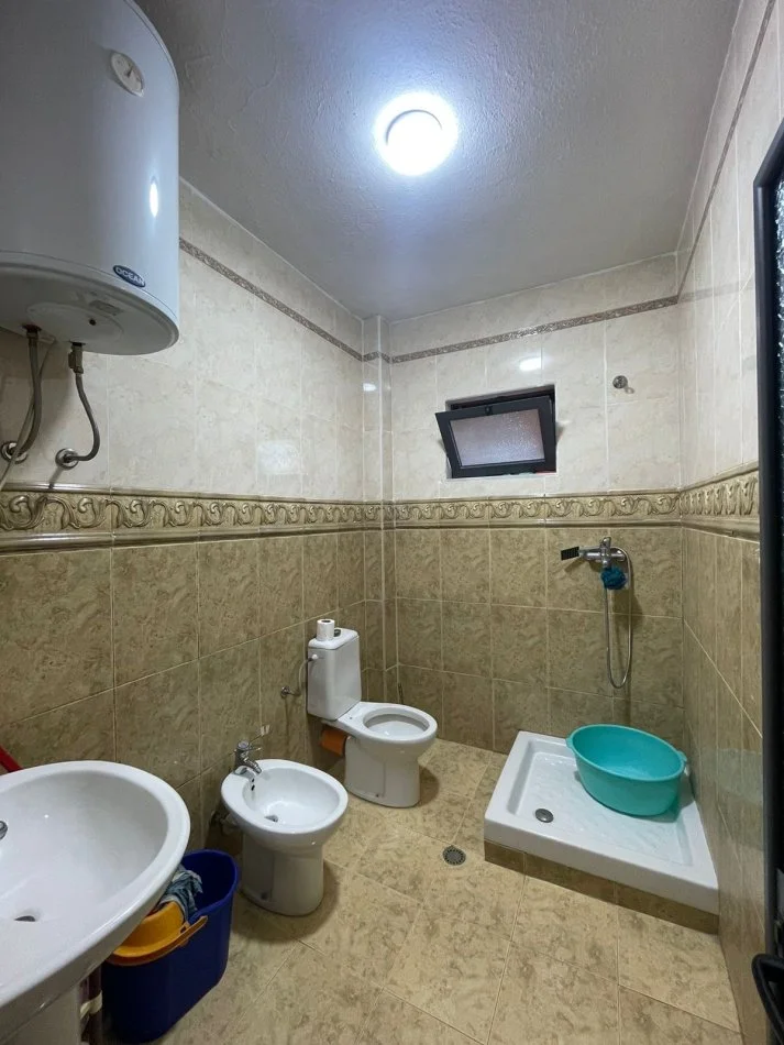 Tirane, jepet me qera apartament 1+1 Kati 2, 65 m² 400 € (Rruga “Ndre Mjeda”)