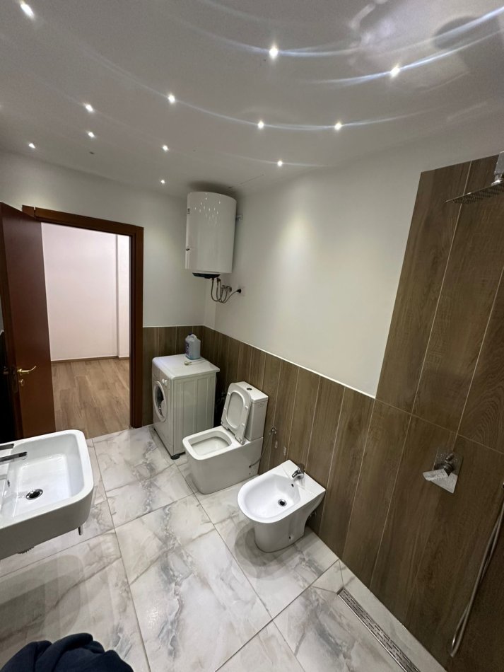 Tirane, jepet me qera apartament 2+1 Kati 6, 80 m² 550 € (don bosko)