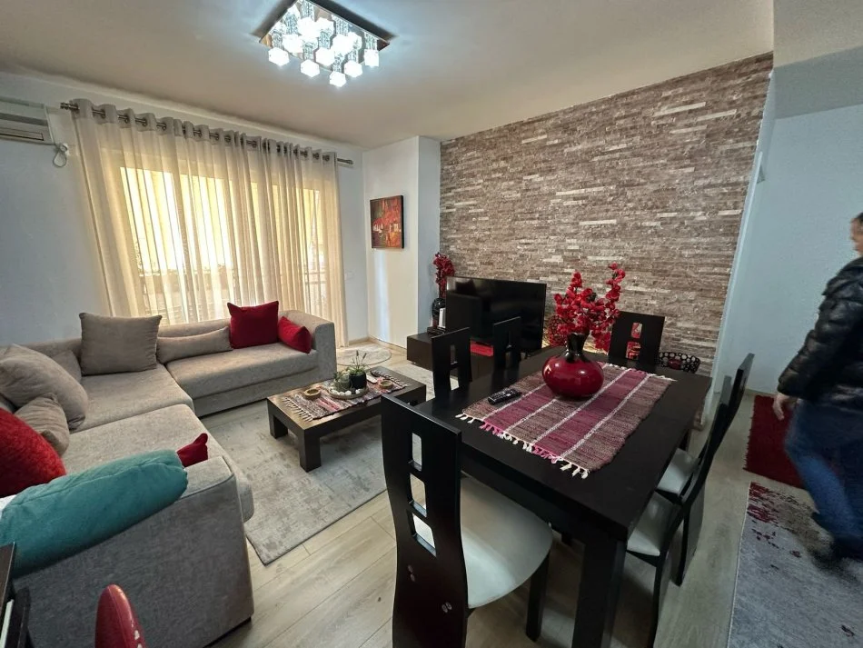 Tirane, jepet me qera 2+1 Kati 3, 98 m² 500 € (Astir Bulevardi Migjeni)