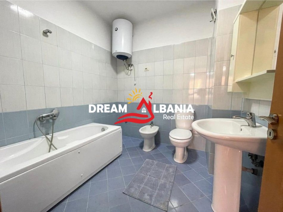 Tirane, jepet me qera apartament 2+1 , 110 m² 500 € 
