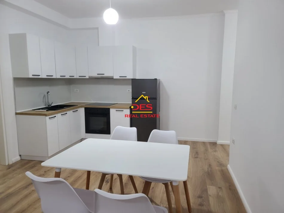 Vlore, shitet apartament 1+1+Ballkon Kati 9, 86 m² 160.000 € (Rruga Murat Tërbaçi)