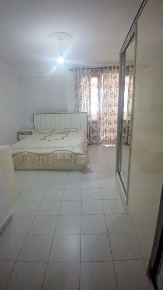 Tirane, jepet me qera apartament 2+1+Ballkon Kati 2, 160 m² 500 € (Yzberisht prane Big Market Bulevard)