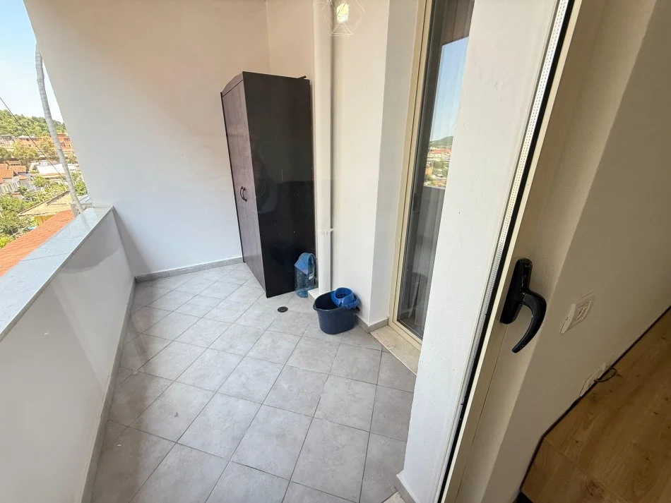 Tirane, jepet me qera apartament 1+1+Ballkon Kati 5, 60 m² 400 € (Misto Mame, Kompleksi Ales)