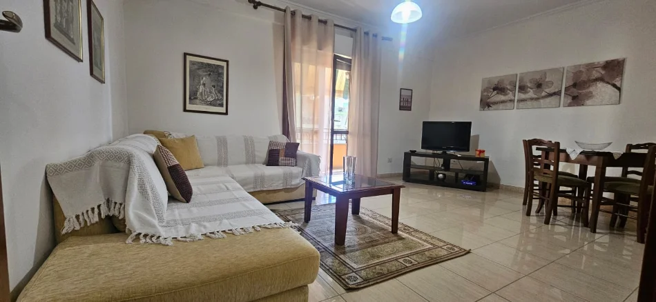 Tirane, jap me qera apartament 1+1 Kati 4, 80 m² 550 € 