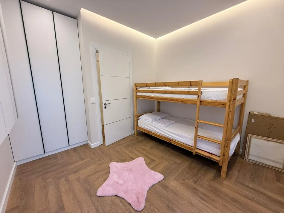Tirane, jepet me qera apartament 2+1 Kati 5, 100 m² 1.100 € (Pazari i Ri)