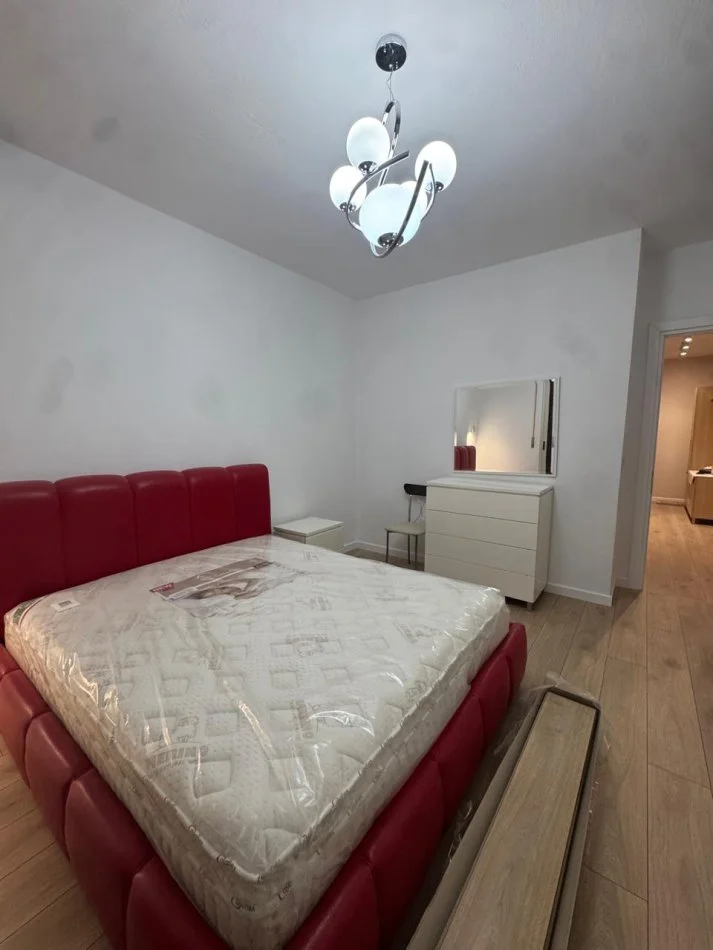 Tirane, jepet me qera apartament 2+1+Ballkon Kati 2, 85 m² 1.000 € (Myslym Shyri)