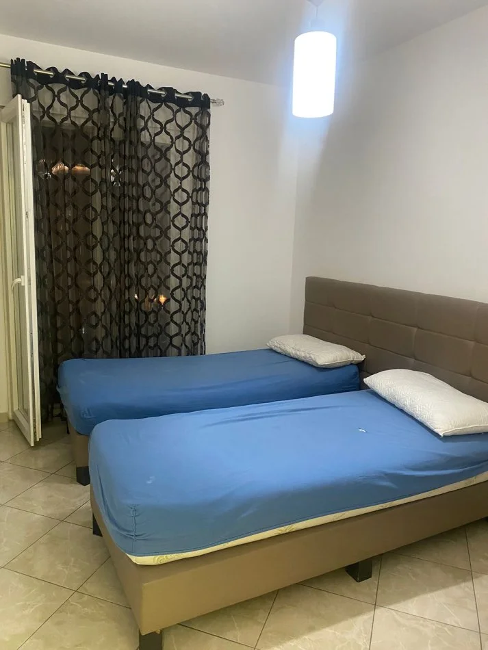Tirane, jepet me qera apartament 2+1+Ballkon Kati 3, 100 m² 700 € 