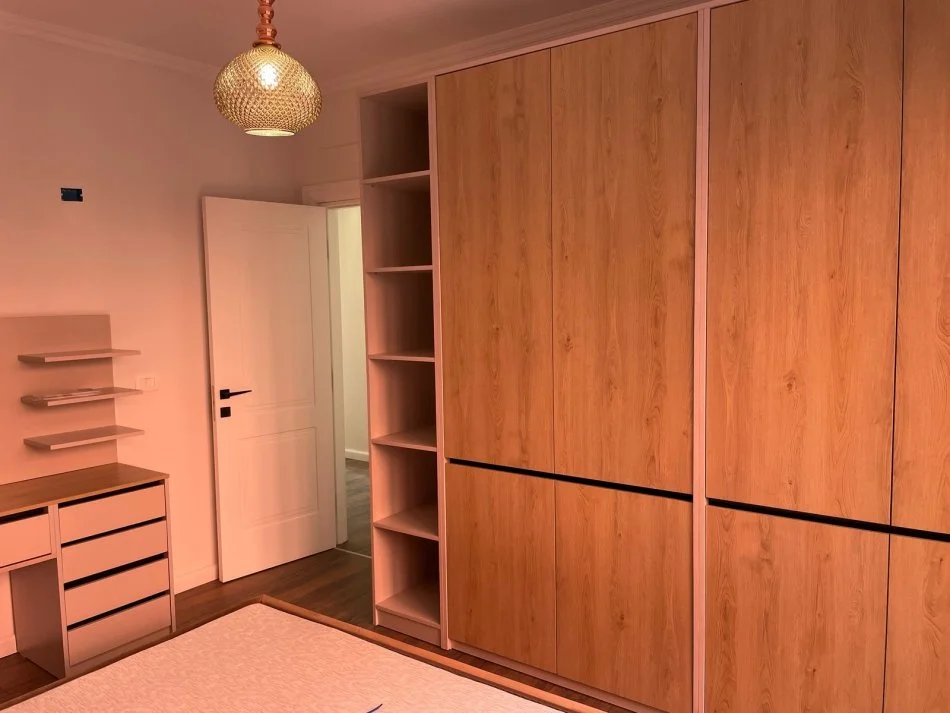 Tirane, jepet me qera apartament 1+1+Ballkon Kati 2, 70 m² 600 € (Kurora e botanikut)