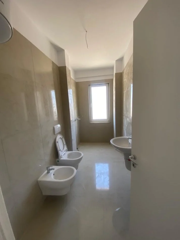 Tirane, jepet me qera apartament 2+1 Kati 5, 350 € 