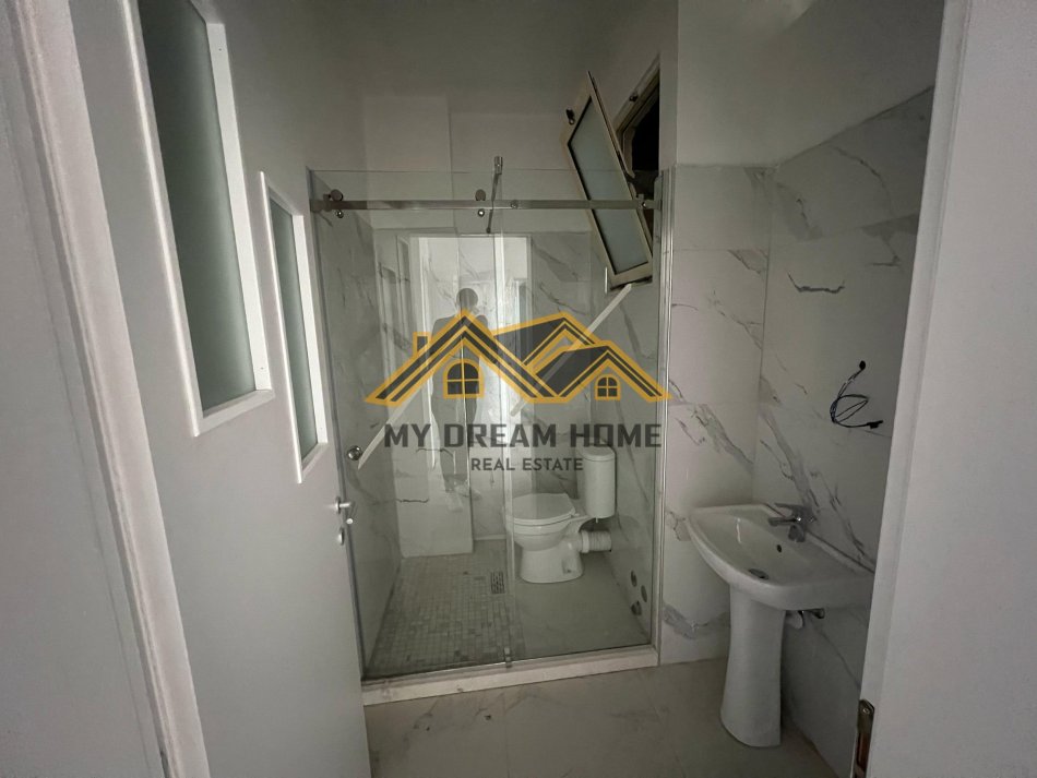 Durres, jepet me qera apartament 2+1 Kati 1, 148 m² 350 € (KAZAZI DURRES)