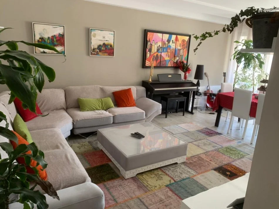 Tirane, jepet me qera 2+1+Ballkon Kati 5, 3.000 € (tek Liqeni Tiranes)