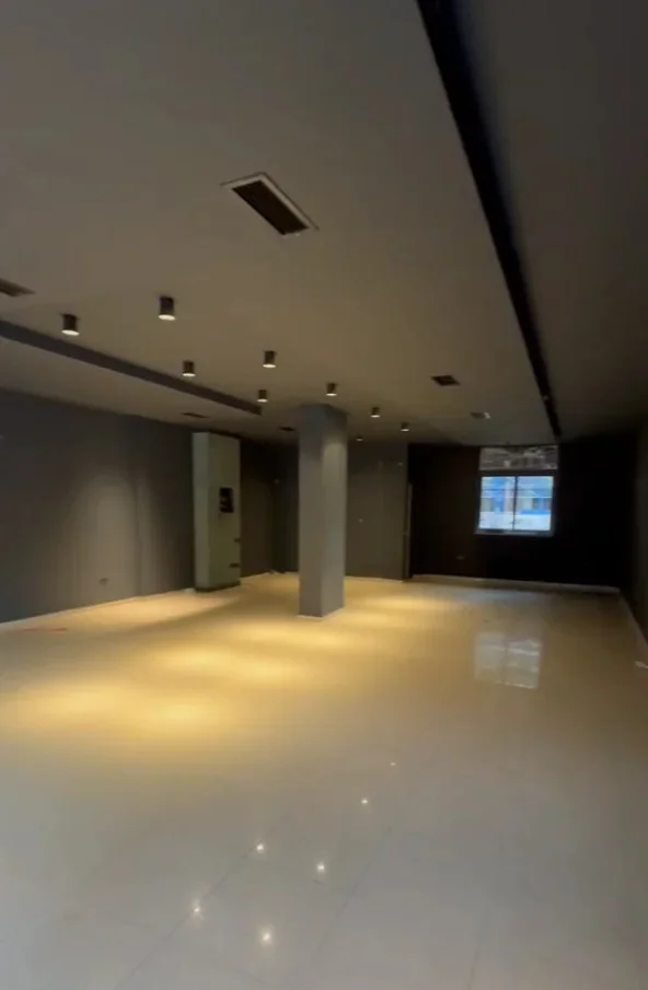 Tirane, jepet me qera ambjent biznesi Kati 0, 100 m² 2.000 € (stadiumi dinamo , sheshi willson)