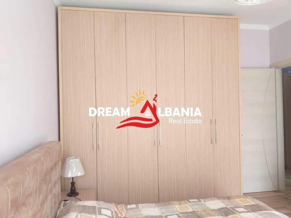 Tirane, jepet me qera 1+1 , 70 m² 700 € (Pazari i Ri)