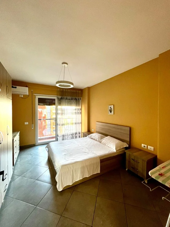 Tirane, jepet me qera apartament 1+1+Ballkon Kati 5, 75 m² 600 € 