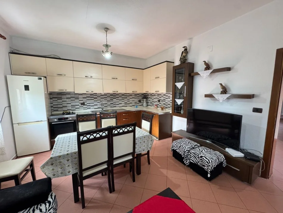 Durres, jepet me qera apartament 1+1+Ballkon Kati 2, 300 € 