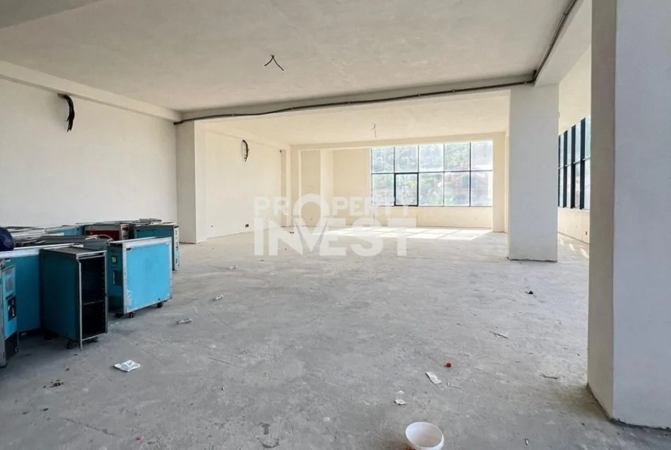 Tirane, shitet ambjent biznesi Kati 3, 1.291 m² 900.000 € (Rruga e Rinasit)