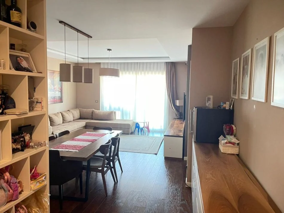 Tirane, jepet me qera apartament 2+1+Ballkon Kati 6, 128 m² 2.500 € 