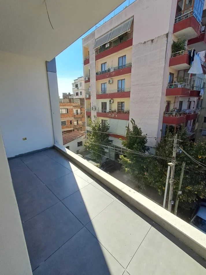 Tirane, shitet apartament 1+1 Kati 2, 75 m² 120.000 € (Xhanfize Keko)