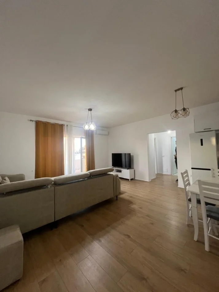 Shqiperi, jepet me qera apartament 2+1+Ballkon Kati 5, 87 m² 600 € (Muhamet Gjollesha)