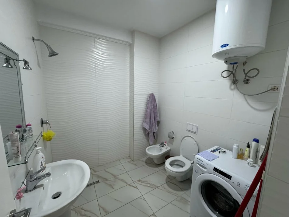 Tirane, jepet me qera apartament 2+1 Kati 2, 91 m² 550 € (Rruga 5 maji)