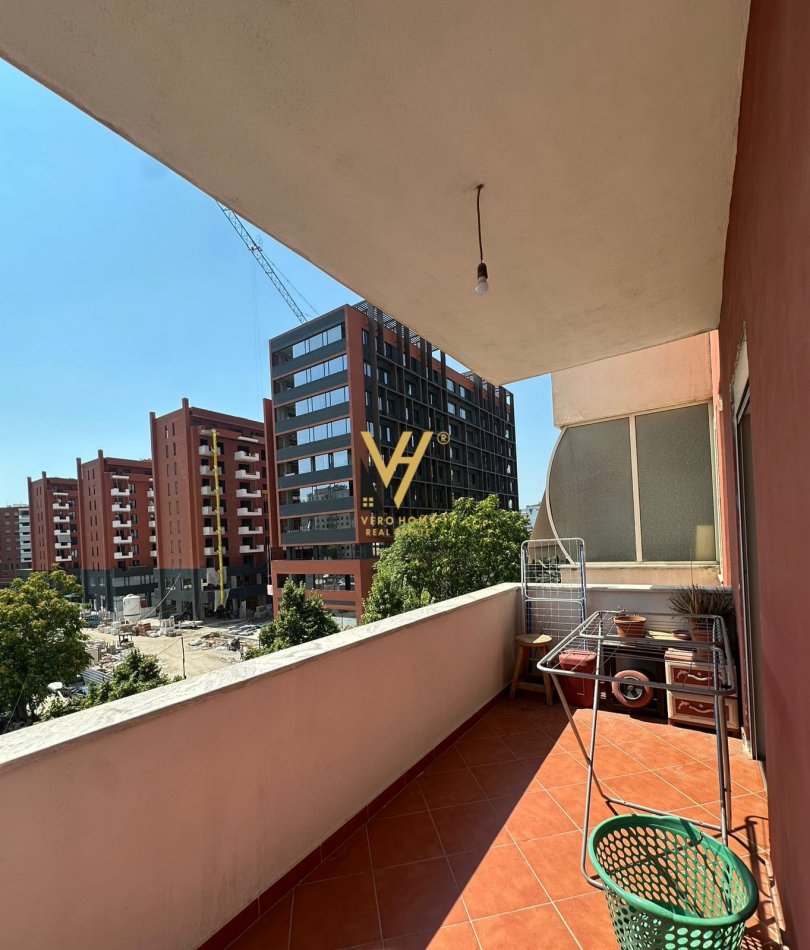 Tirane, shitet apartament 2+1+Ballkon Kati 4, 117 m² 215.000 € (NISHARAKU)