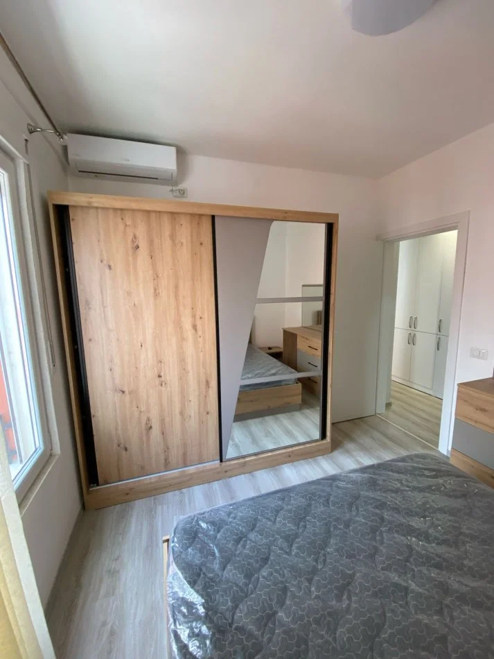 Tirane, jepet me qera apartament 1+1+Ballkon Kati 3, 60 m² 370 € (Rruga Hamdi Pepo)
