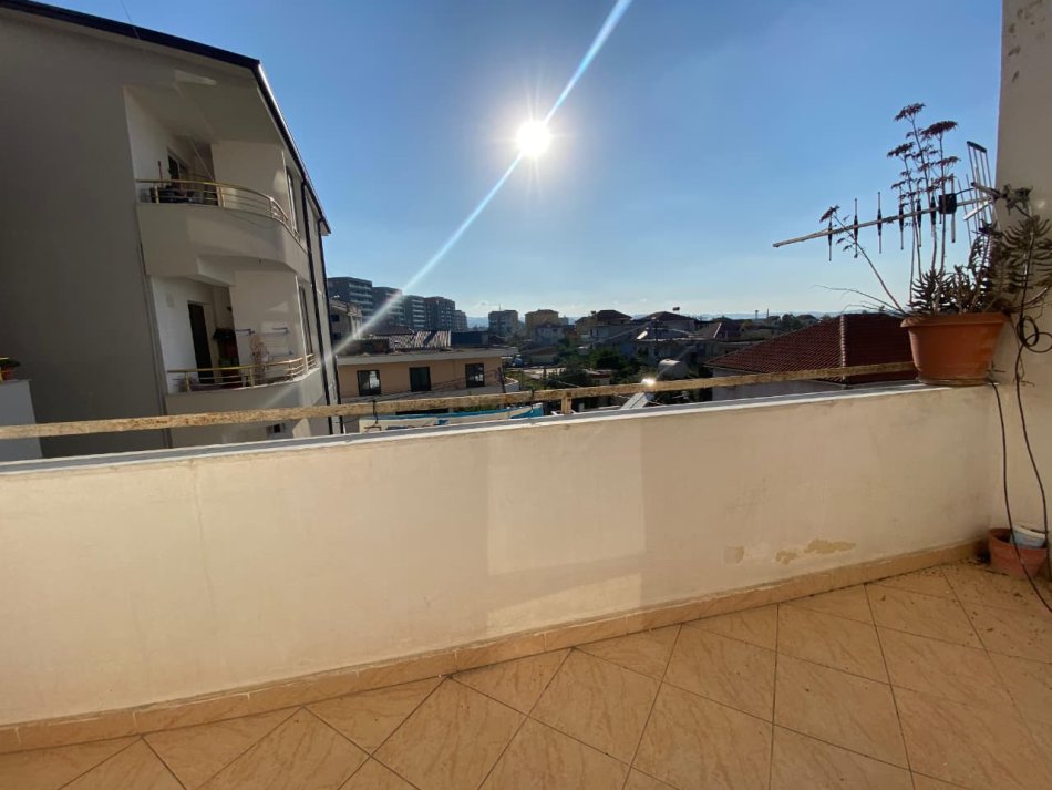 Tirane, shitet apartament 1+1 Kati 3, 75 m² 125.000 € (afer Xhamise Don Bosko)