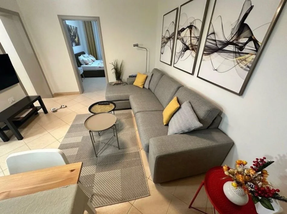 Tirane, jepet me qera 1+1 Kati 3, 60 m² 600 € (Rruga Muhamed Gjollesha)