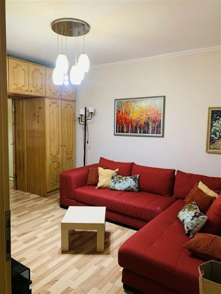 Tirane, jepet me qera apartament 2+1+Ballkon Kati 3, 60 m² 650 € (Rruges Fortuzi)